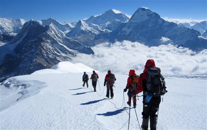 Starting the descent. Makalu is the central peak ahead of the climbers