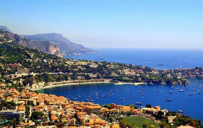 The beautiful bays of the French Riviera